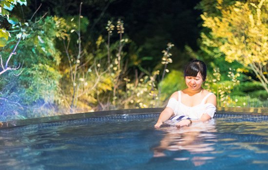 女生来月经能泡温泉吗 冬季想泡温泉最好避开经期