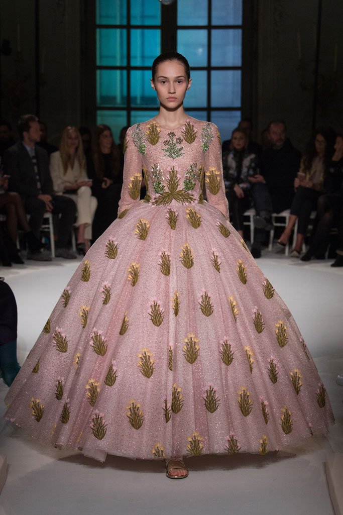 Giambattista Valli 2024巴黎时装周春夏时装秀