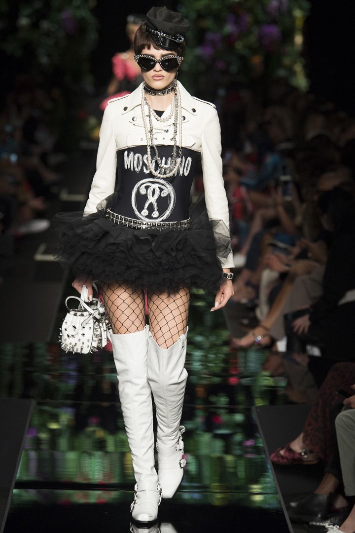 Moschino（莫斯其诺）2024米兰时装周时装秀