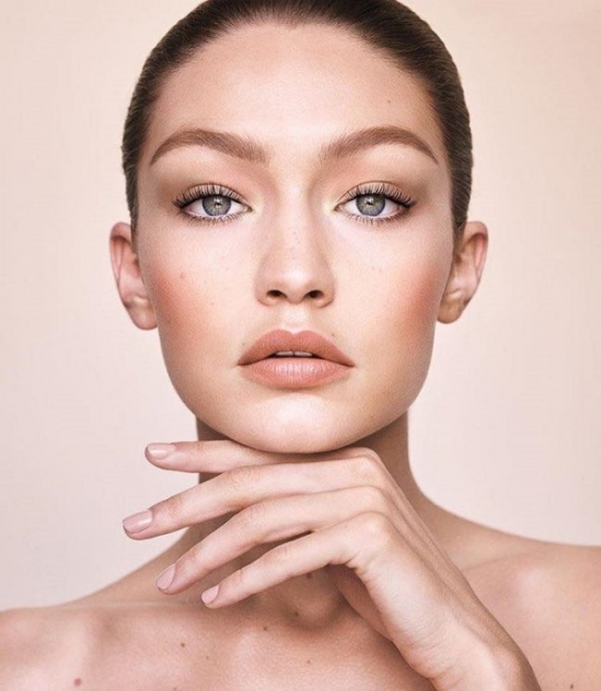 Gigi Hadid与Maybelline合作推出联名彩妆系列