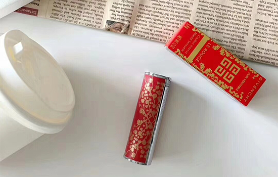 纪梵希小羊皮305是什么颜色 冬季一颗大草莓