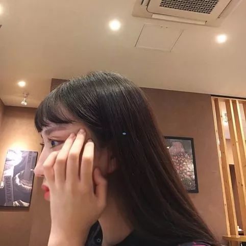 女生黑发适合什么发型