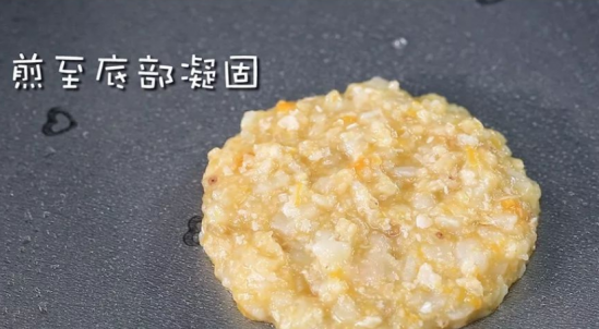 宝宝黄金小米饼的做法 换个吃法宝宝说不定爱上吃饭