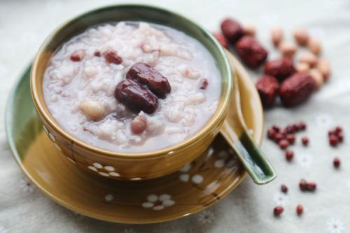 花生红枣粥的做法 宝宝花生红枣粥食谱做法