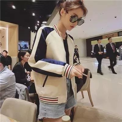 春季女生棒球服搭配图片