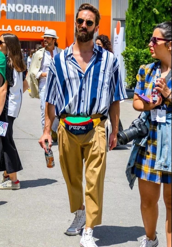 秋天男生穿什么颜色的衣服好看 今年秋天流行什么颜色衣服