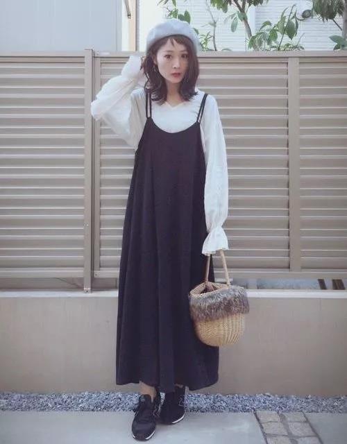 秋天吊带裙搭什么衣服 女生秋天怎么穿衣服