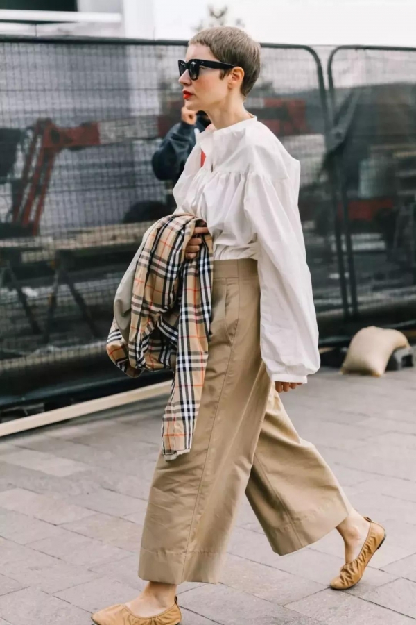 女生秋天怎么穿衣服好看 今年秋天流行什么衣服