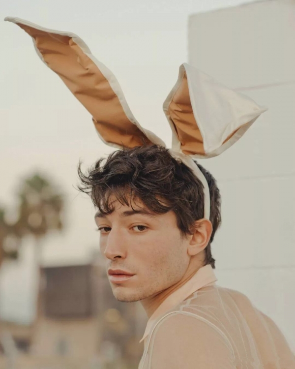 ezra miller 女装 ezra miller 壁花少年