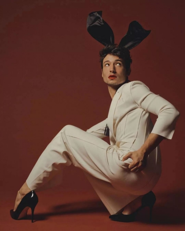 ezra miller 女装 ezra miller 壁花少年