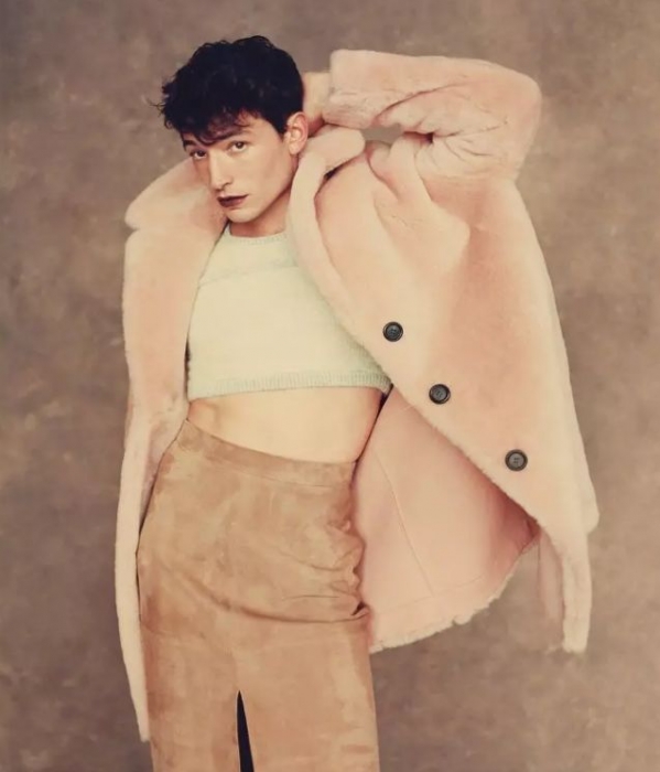 ezra miller 女装 ezra miller 壁花少年