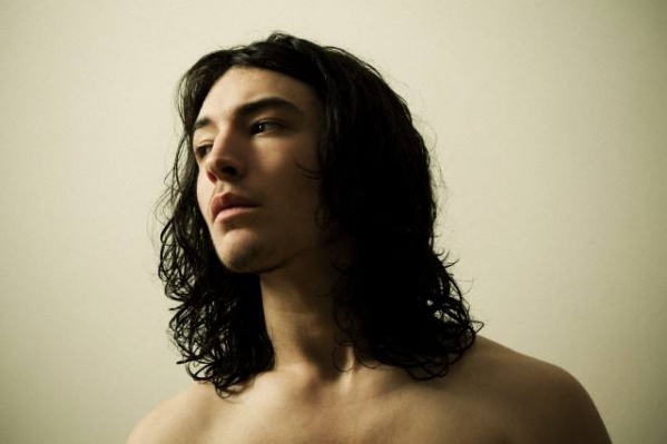 ezra miller 女装 ezra miller 壁花少年