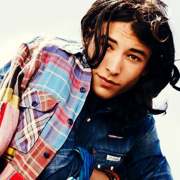 ezra miller 女装 ezra miller 壁花少年