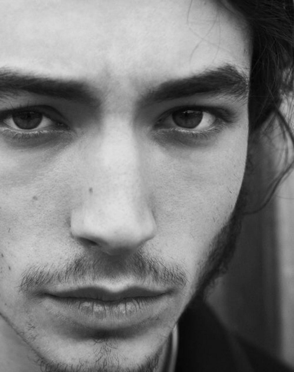 ezra miller 女装 ezra miller 壁花少年