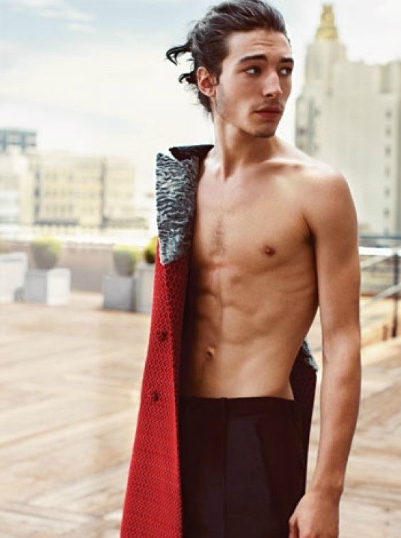 ezra miller 女装 ezra miller 壁花少年