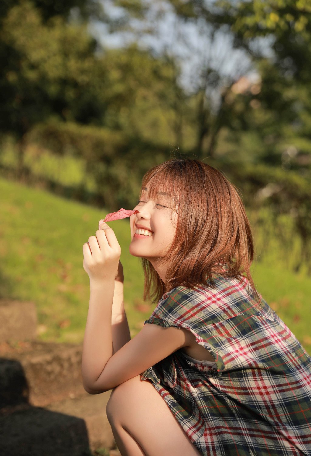 甜美大眼美女诱人美腿图片